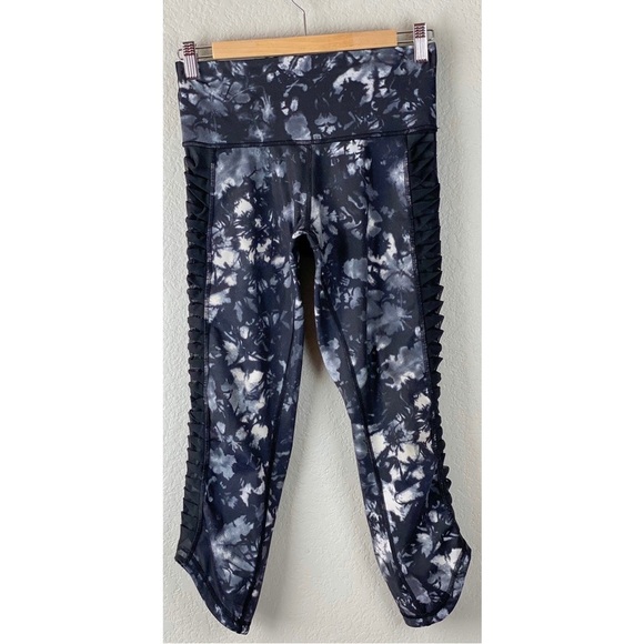 Lululemon Cropped Legging with Ruched Siding, size 6 - Picture 2 of 6